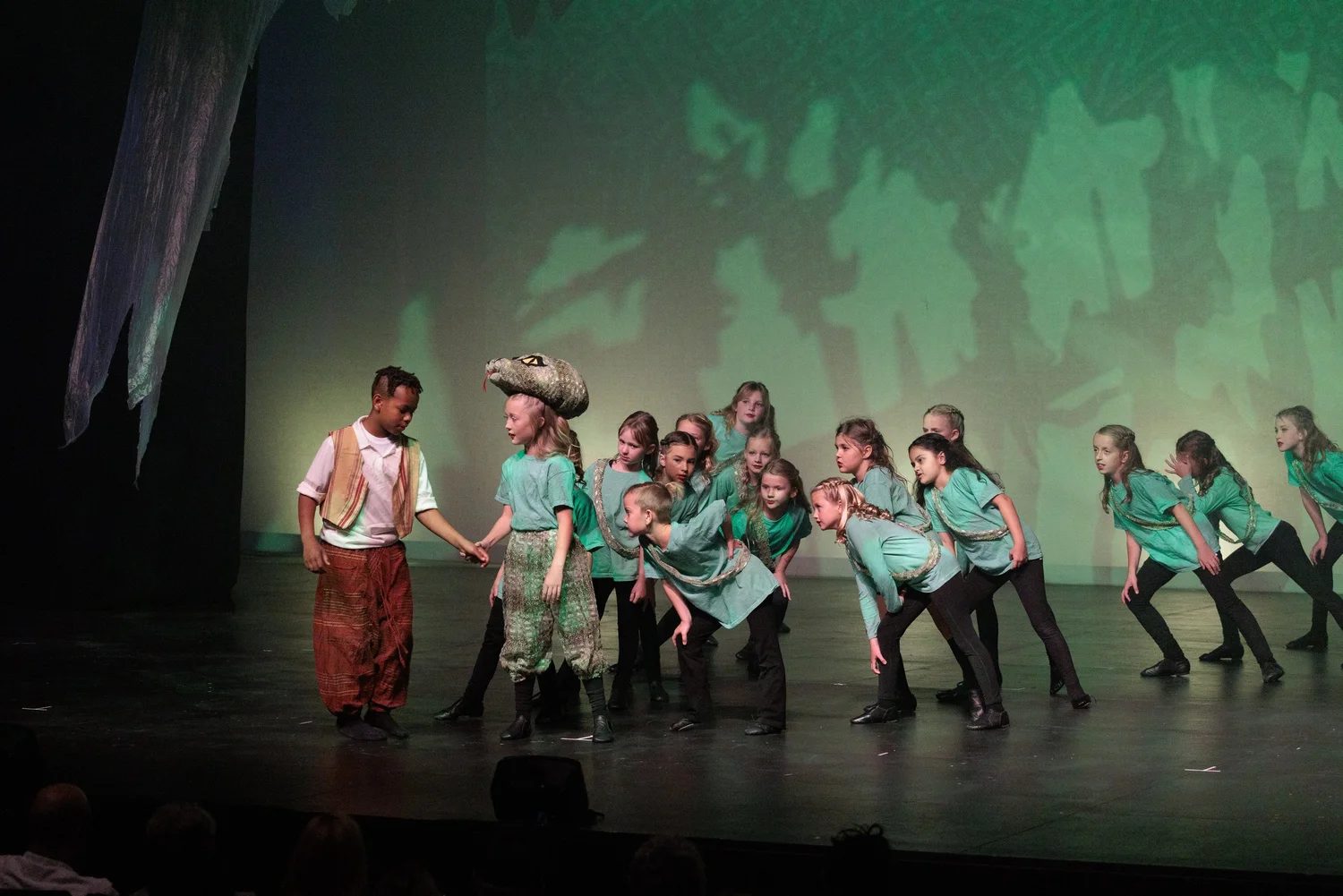 Encore Young Artists, 10 Reasons to Encourage Kids to Participate in Theatre